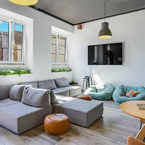  Hostel Hostellicious