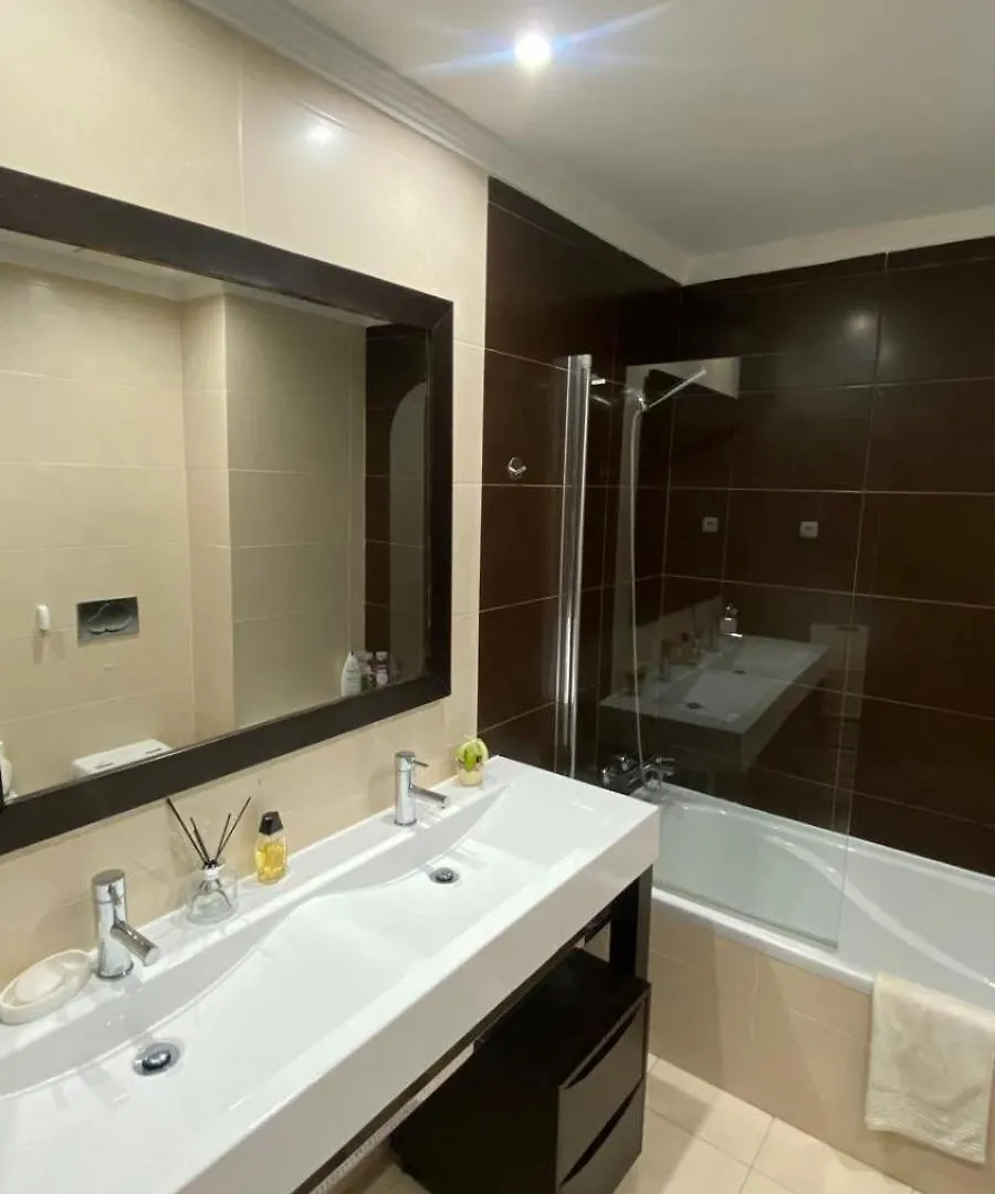 Rooms In Faro Close To Airport 0*,